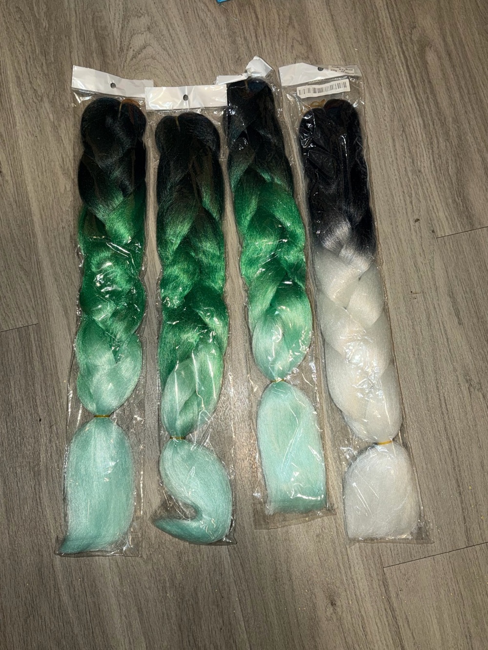 Ombre Green to Black & Mint Braiding Hair Extensions (4-Pack)